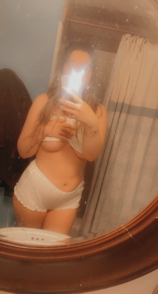 KimberlyAmi3's tweet photo. Horny anyone dm me https://t.co/8qhJ7lXRPL