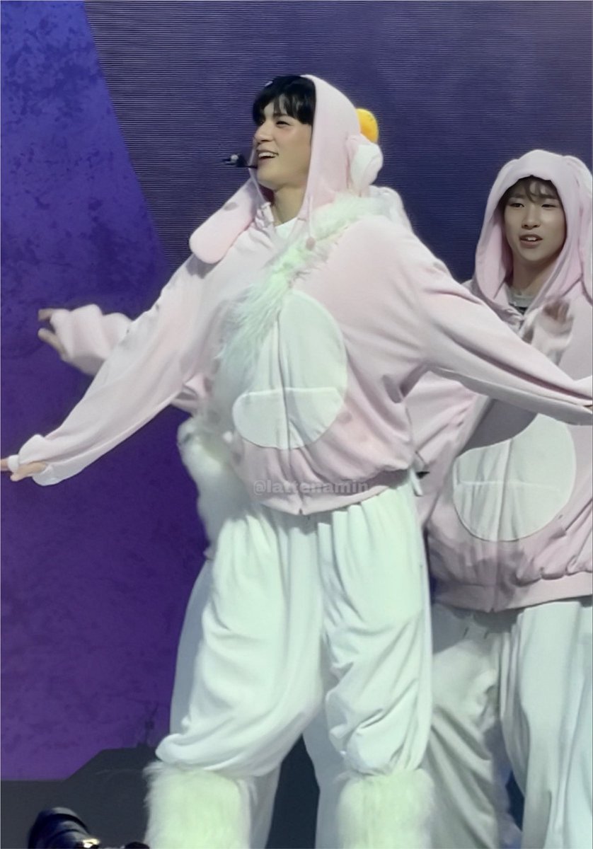 lattenamin's tweet photo. คนที่ถนัดน่ารัก กับคนที่ไม่ถนัด555555555 https://t.co/PUvm6H80qD