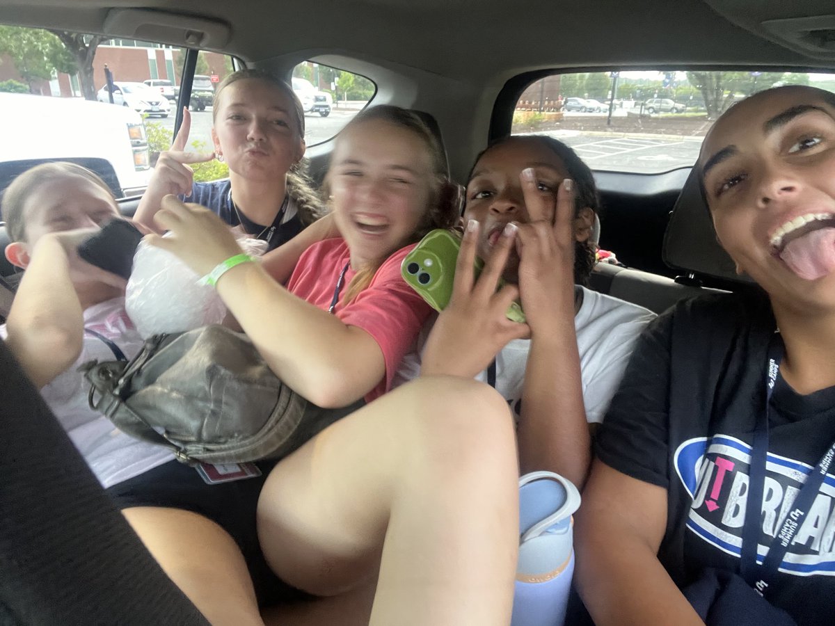 AdisynEates09's tweet photo. Camp photos from this summer!! I had so much fun this summer getting to meet new people, get into experience college life and most importantly getting to play volleyball 
26summer ☀️ 
More photos soon https://t.co/CfIF0OAXIe