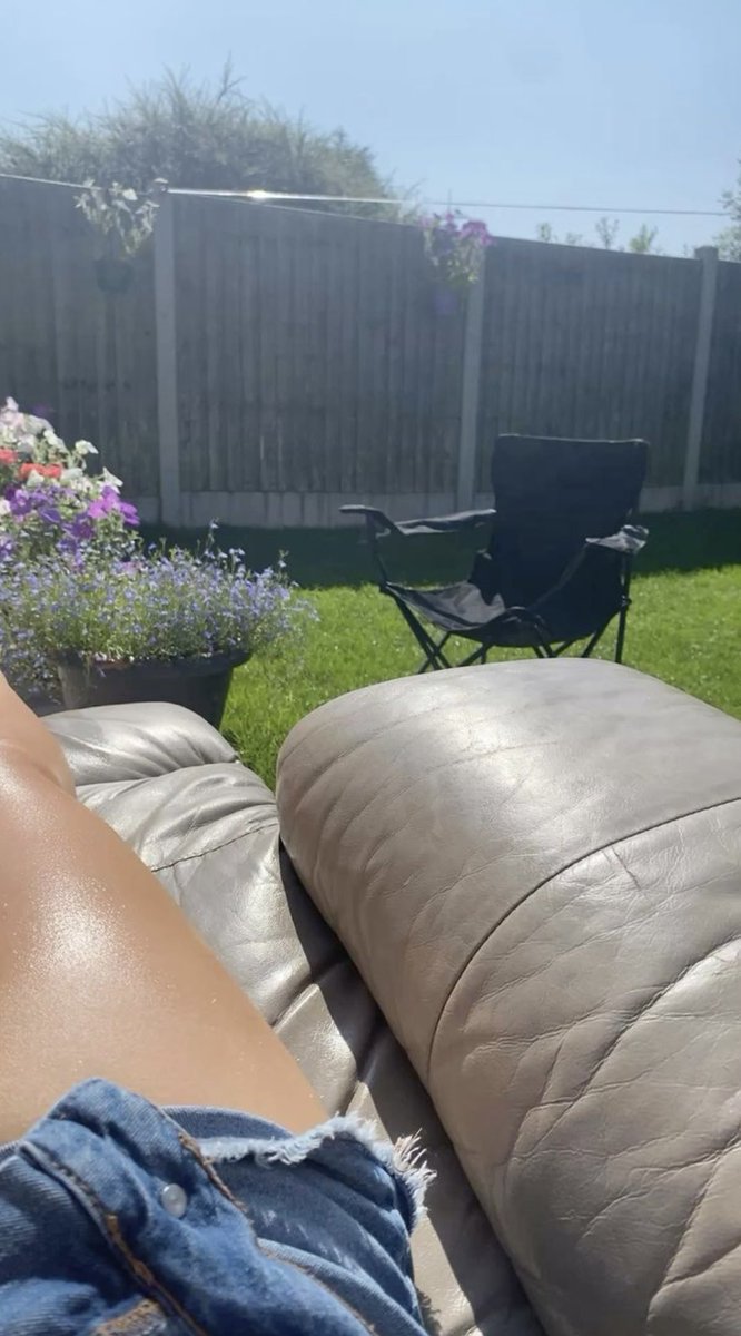 LucysBlacked's tweet photo. Taking applications for a submissive bf to serve me drinks whilst I soak up the sun (must be blacked and findom addicted) 🍹 https://t.co/0cpIw0zrgE