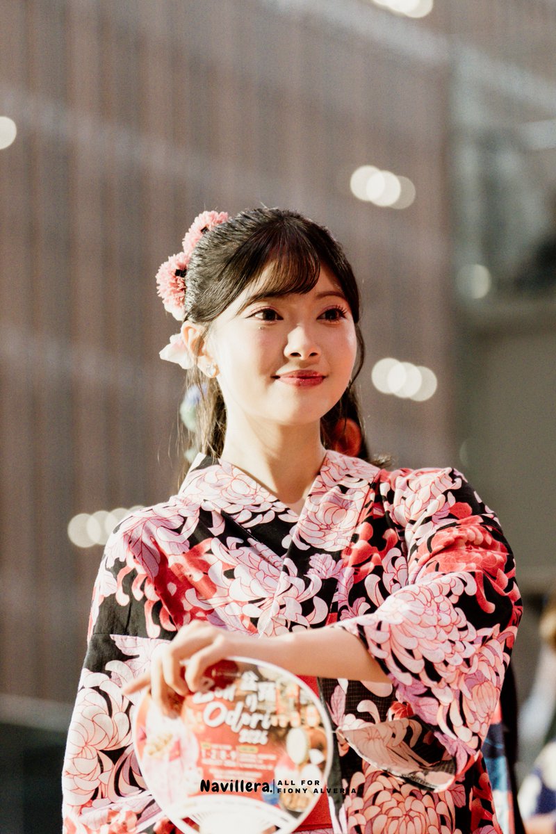 Navillera0402's tweet photo. 090826 "ASIA TOUR, BON ODORI 2026"

Indahnya, senyum manis di wajahmu, berbaur dengan hangatnya cahaya malam... seperti bunga yang bermekaran
@A_FionyJKT48

#SOLACE #JKT48 #FionyJKT48 #フィオニー https://t.co/oStH7olnO0