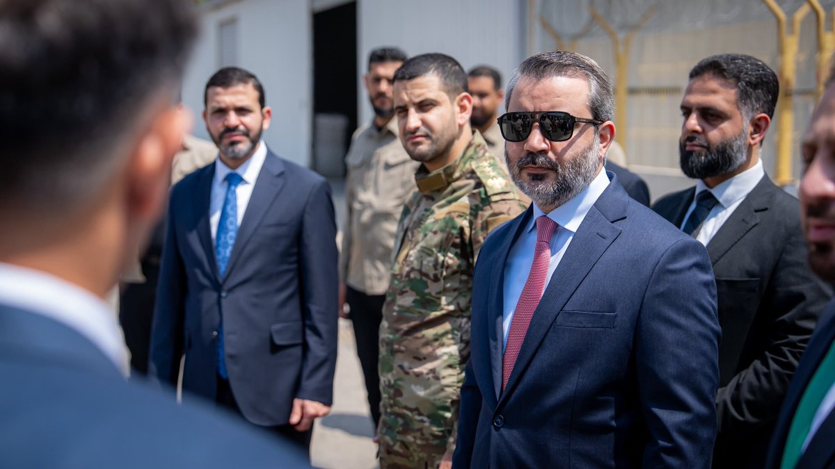 syrianmofaex's tweet photo. أجرى وزير الخارجية والمغتربين السيد أسعد حسن الشيباني، والوفد المرافق له، جولة ميدانية داخل مطار اللاذقية الدولي وميناء طرطوس، للاطلاع على المنشآت والمرافق التي شملتها مذكرة التفاهم التاريخية بين الجمهورية العربية السورية وجمهورية روسيا الاتحادية. https://t.co/kKKYYVrxa0