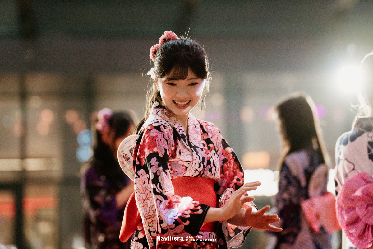 Navillera0402's tweet photo. 090826 "ASIA TOUR, BON ODORI 2026"

Indahnya, senyum manis di wajahmu, berbaur dengan hangatnya cahaya malam... seperti bunga yang bermekaran
@A_FionyJKT48

#SOLACE #JKT48 #FionyJKT48 #フィオニー https://t.co/oStH7olnO0