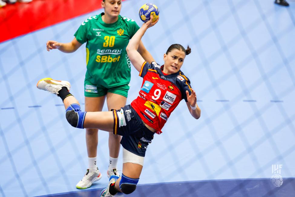 BalonmaBeraBera's tweet photo. 17,30etan jubenil mailako Munduko txapelketako Finala! 
Elene Fresco eta Oihana Murgiondo. 
@RFEBalonmano vs Montenegro
https://t.co/sIPsudp2mR https://t.co/MxzODrT7gE