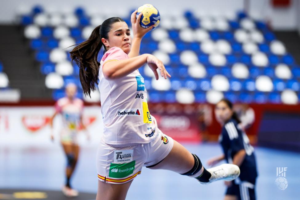 BalonmaBeraBera's tweet photo. 17,30etan jubenil mailako Munduko txapelketako Finala! 
Elene Fresco eta Oihana Murgiondo. 
@RFEBalonmano vs Montenegro
https://t.co/sIPsudp2mR https://t.co/MxzODrT7gE
