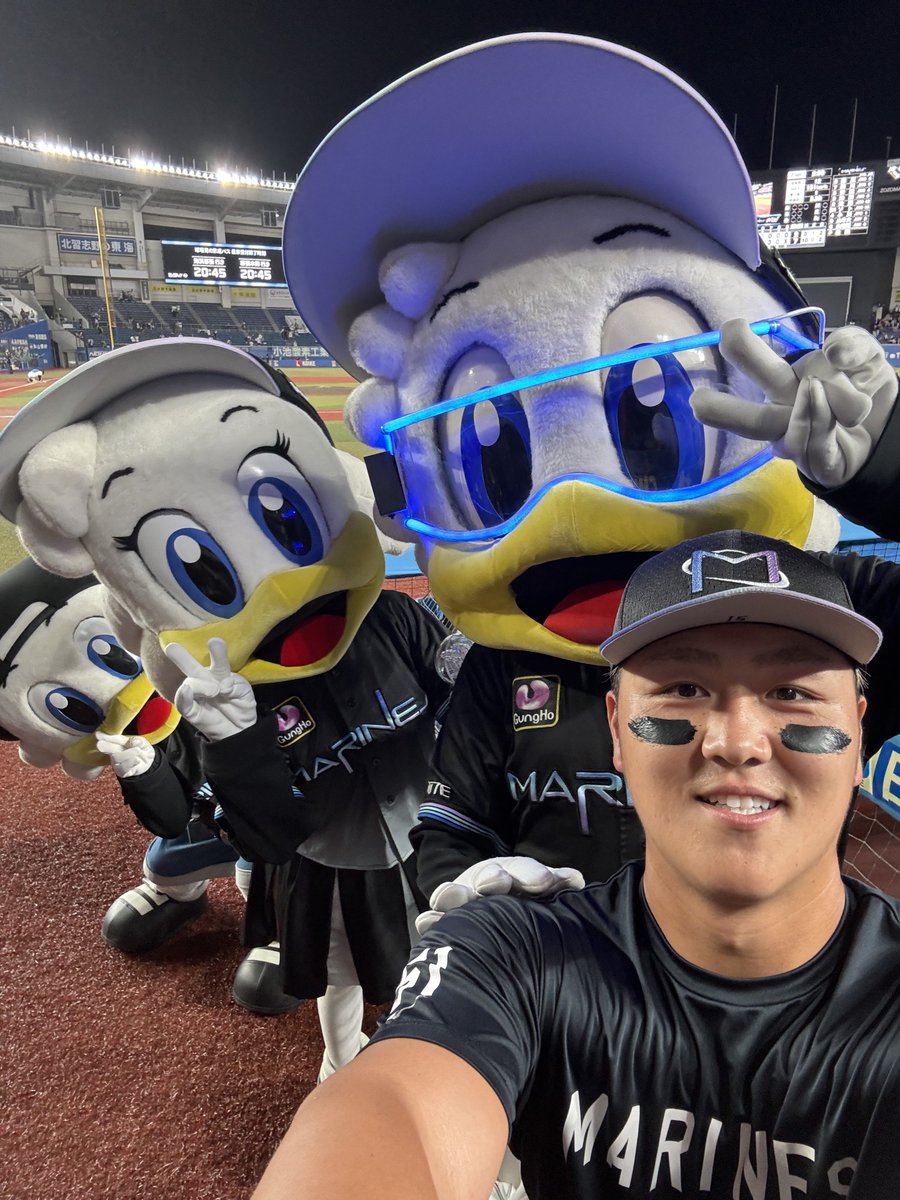 chibalotte_mar's tweet photo. 選手のみんなと花火が見れて、BSW最高の締めくくり！  #chibalotte #BSW #mar_kun #rine_chan #zu_chan https://t.co/gjtZo6cayC