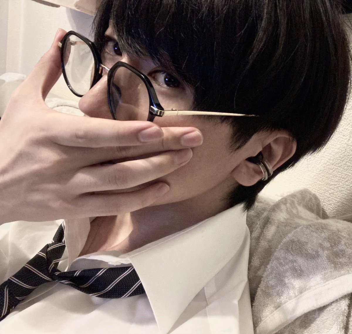 sketchbook1321's tweet photo. 眼鏡男子好きな人に刺され https://t.co/Xz5L4e6Cr2
