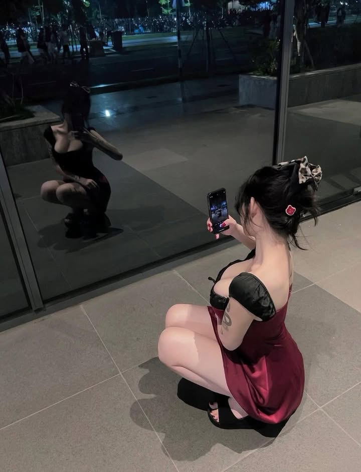 ChanelChaisty's tweet photo. 自己の像を固定しようとするほど輪郭が曖昧になっていくのは、おそらく防衛本能が働いているからだろう。皮肉なほどに自由だ https://t.co/KdUioGMcC5