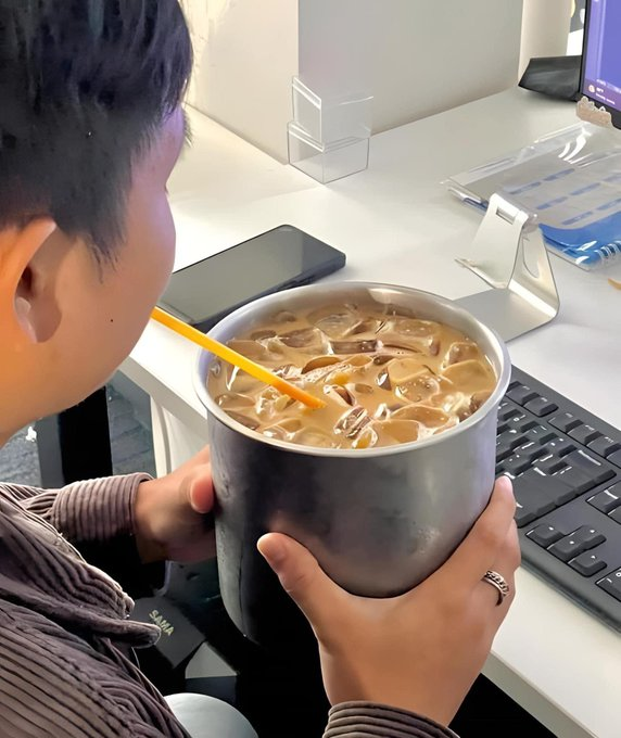 barbie_context's tweet photo. A esto me refiero cuando digo se me antoja un café frío: https://t.co/EGZ118NGae