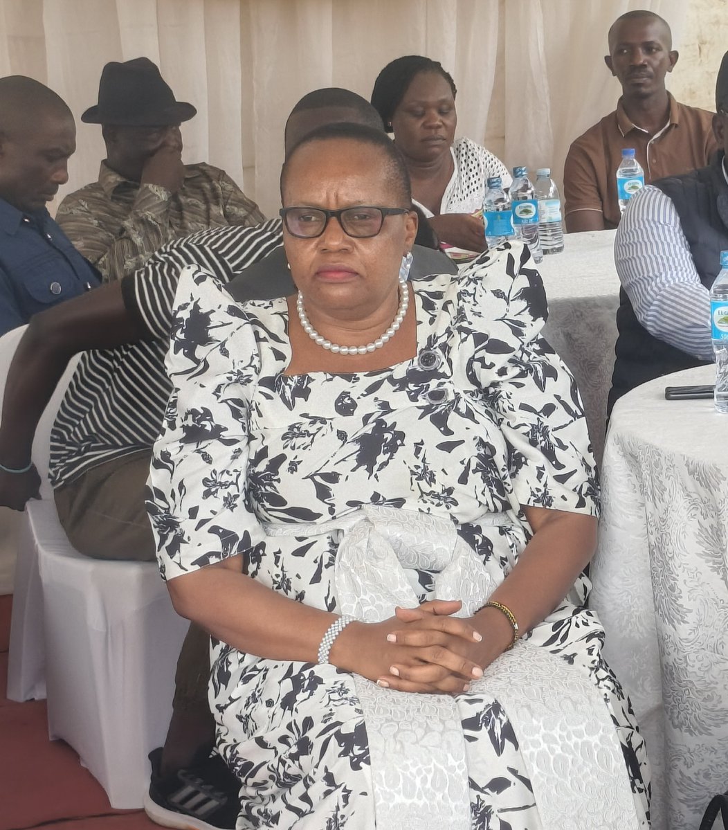 EmmaWangolo's tweet photo. Hon @WanyotoLydia Minister of State for Public Service has joined the bereaved family of Hon. Julius Nakiyi MP Budadiri East in Sironko who lost his brother Charles Robert Nagimesi being laid to rest in Buhugu https://t.co/SS4w2ndHuk