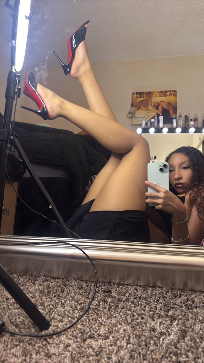 GoddessKayleenn's tweet photo. would you submit to me &amp; be a good little foot slut?

#feet #footslave #feetworshi̇p #foot #FootPics #FootObsessed #findoms #findom #paypig #footslut #soles #toes #nsfwtwtًً #feetِ  #humiliation #slave https://t.co/xrrjLXmkEo