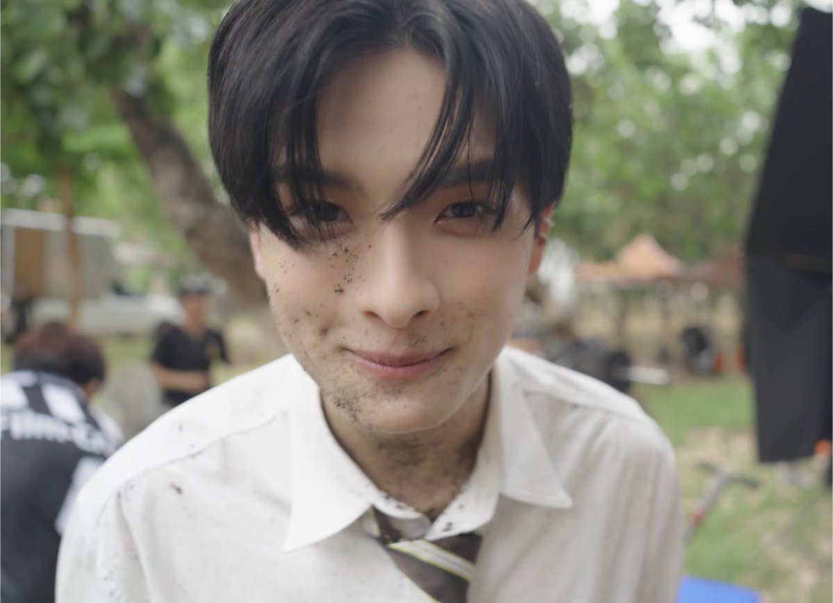 lovelyskyKP's tweet photo. ใส่ต่างหูแล้วหล่อกว่าเดิมอีก ใส่บ่อยๆนะ

#KHUNPOL
#BUS_รักมักยาก https://t.co/TYWgH0FXua