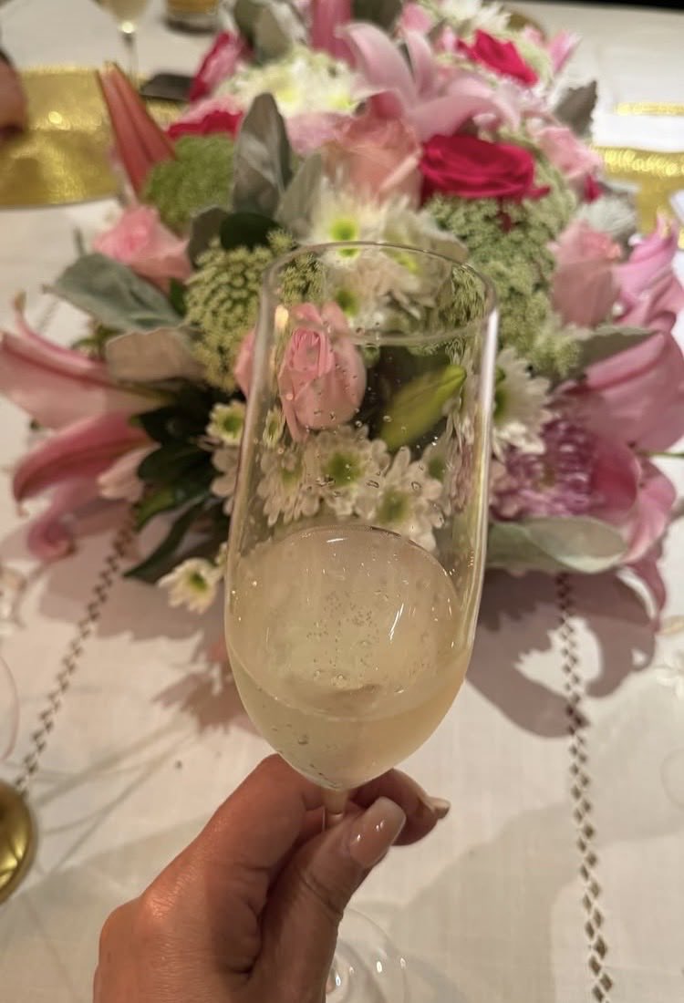 LX15_02's tweet photo. Sparkling apple juice https://t.co/OIhlRfX1l9