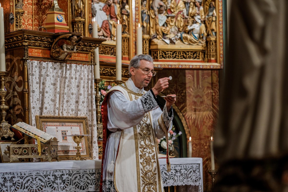 fsspx_utrecht's tweet photo. Ecce Agnus Dei, ecce qui tollit peccata mundi https://t.co/2JOd1S9fiW