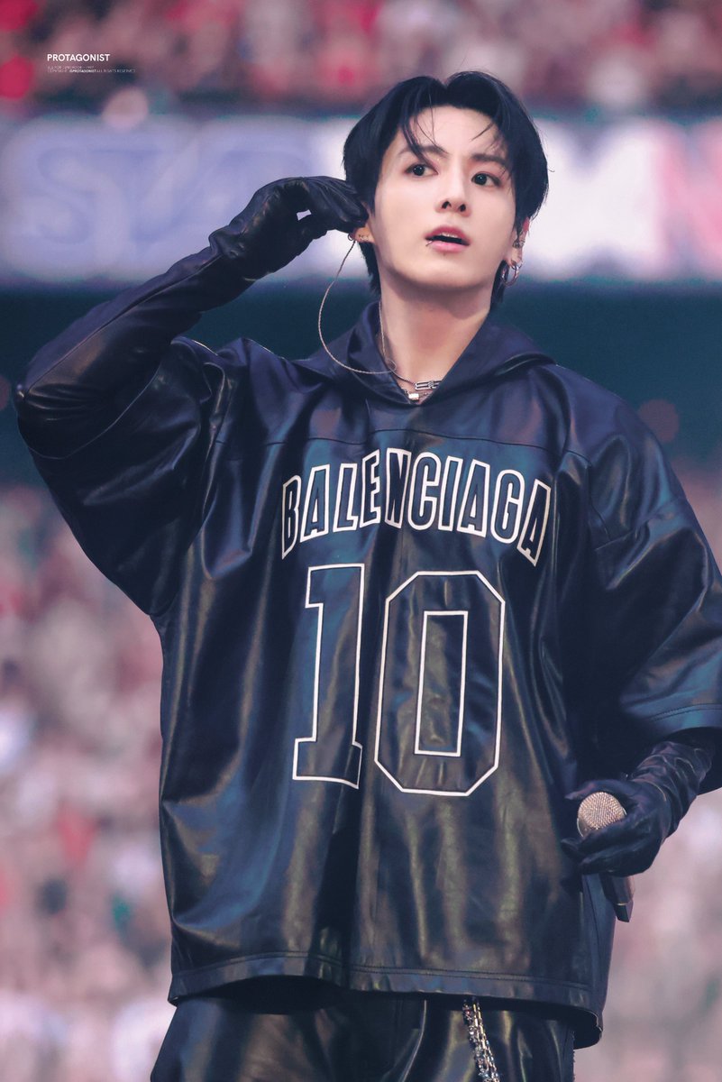 PROTAGONISTJJK's tweet photo. 🫦

#정국 #JUNGKOOK 
#BTS @BTS_twt
#BTS_ARIRANG #BTS_WORLDTOUR_ARIRANG https://t.co/MU4EZjmMkC