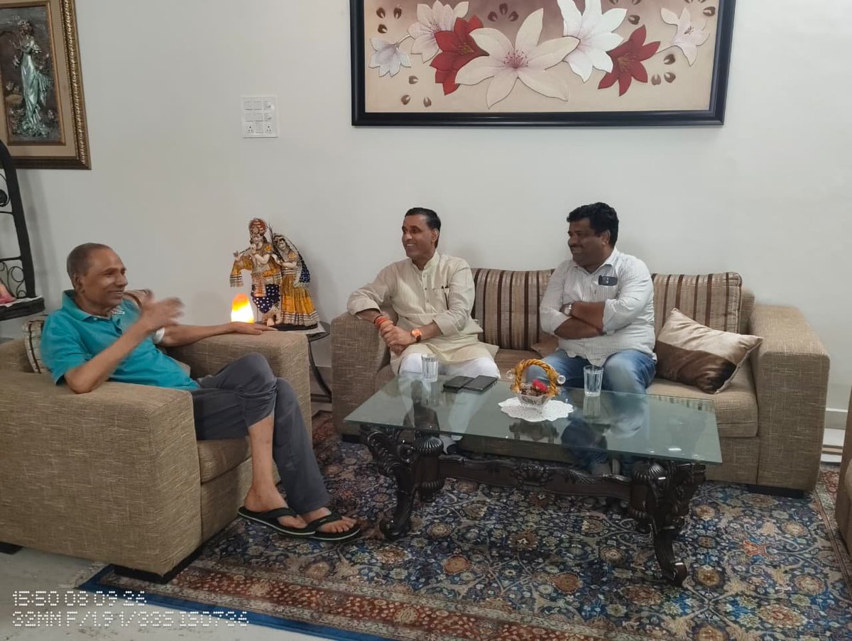 AshokSaini_BJP's tweet photo. आज अलवर प्रवास के दौरान भाजपा के वरिष्ठ नेता और बहरोड के माननीय विधायक डॉक्टर जसवंत यादव जी से उनके अलवर स्थित निवास पर शिष्टाचार भेंट की।

इस अवसर पर विभिन्न समसामयिक विषयों पर सार्थक चर्चा हुई।

#AshokSaini #Bjp #Alwar https://t.co/phO3u4TR5r