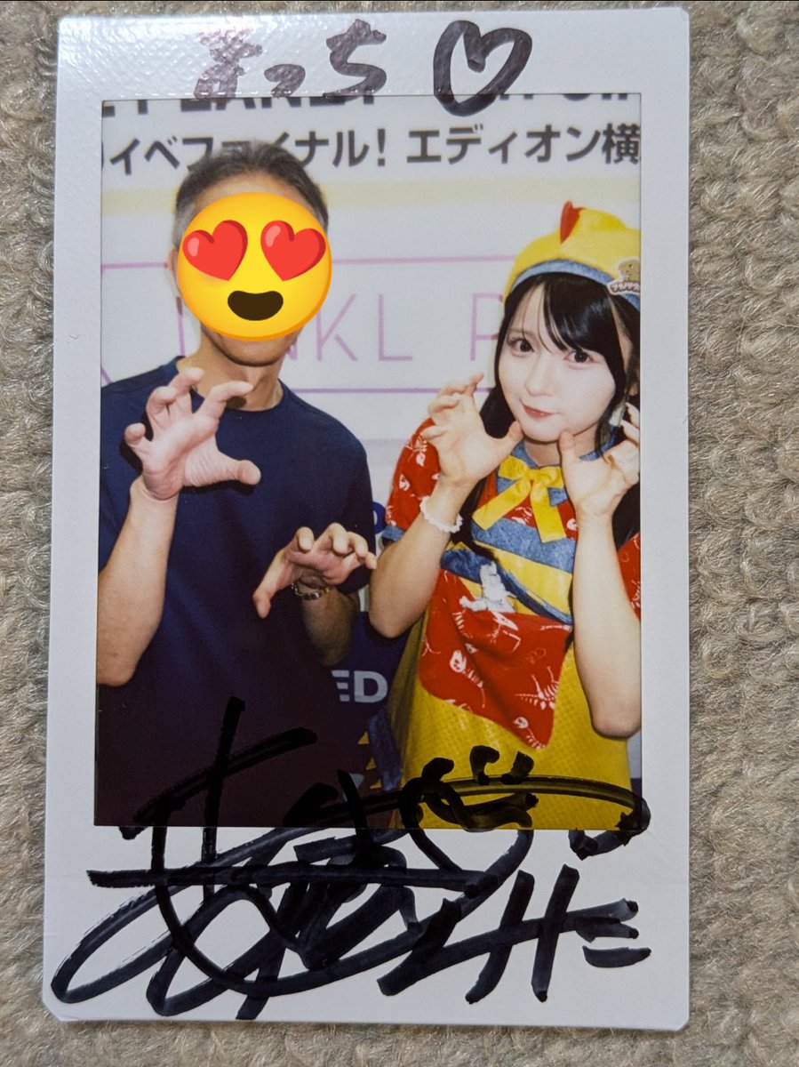 fukachan1969's tweet photo. レア衣装でのチェキありがとう💛♥
最近かっこいい姿を見慣れてたのか、少し若返ってカワイイ雰囲気にドキドキしてました。
今日は1部2部共に整番がダメだったけど、2部のライブ終わりの挨拶の時に私を見つけてくれたよね。ありがとう🙏

#めんそーれみ
#天川れみ
#リンプラ https://t.co/W2U16KOgKf
