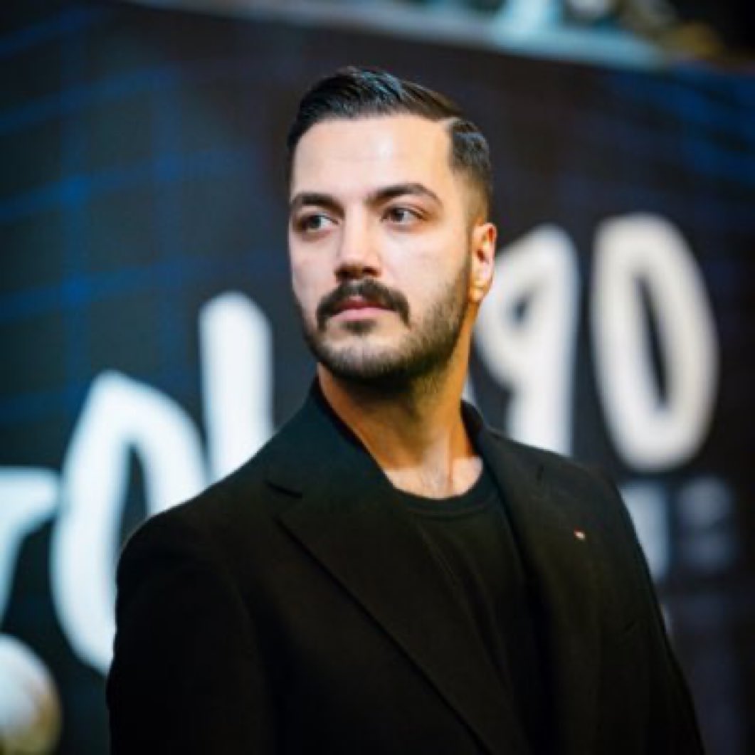 reelfener's tweet photo. Kanka Fenerbahçe başkanı alınca sayısız twit atmıştın . 

Şimdi gs tribün lideri alındı neden tek bir twit atmıyorsun ? https://t.co/4IdNOC6G0Z