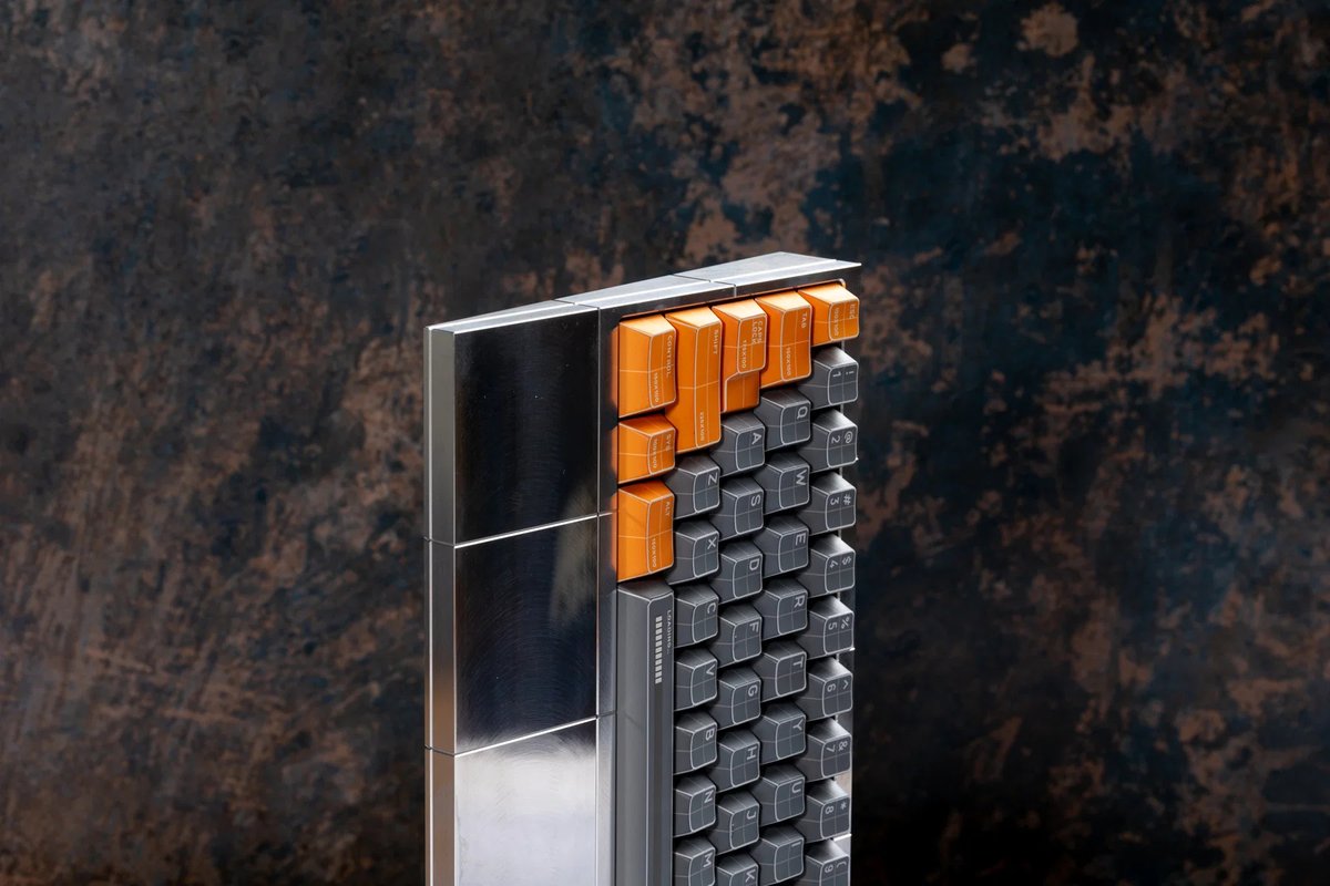keycapsule_shop's tweet photo. Étincelant à l'état brut.

Découvre le kc_orange_60 Raw Edition, un clavier qui sera sans aucun doute la pièce maîtresse de ton setup.

Disponible dès maintenant sur le shop de Keycapsule : https://t.co/7fQYpl1cVA https://t.co/kFgmboikaz