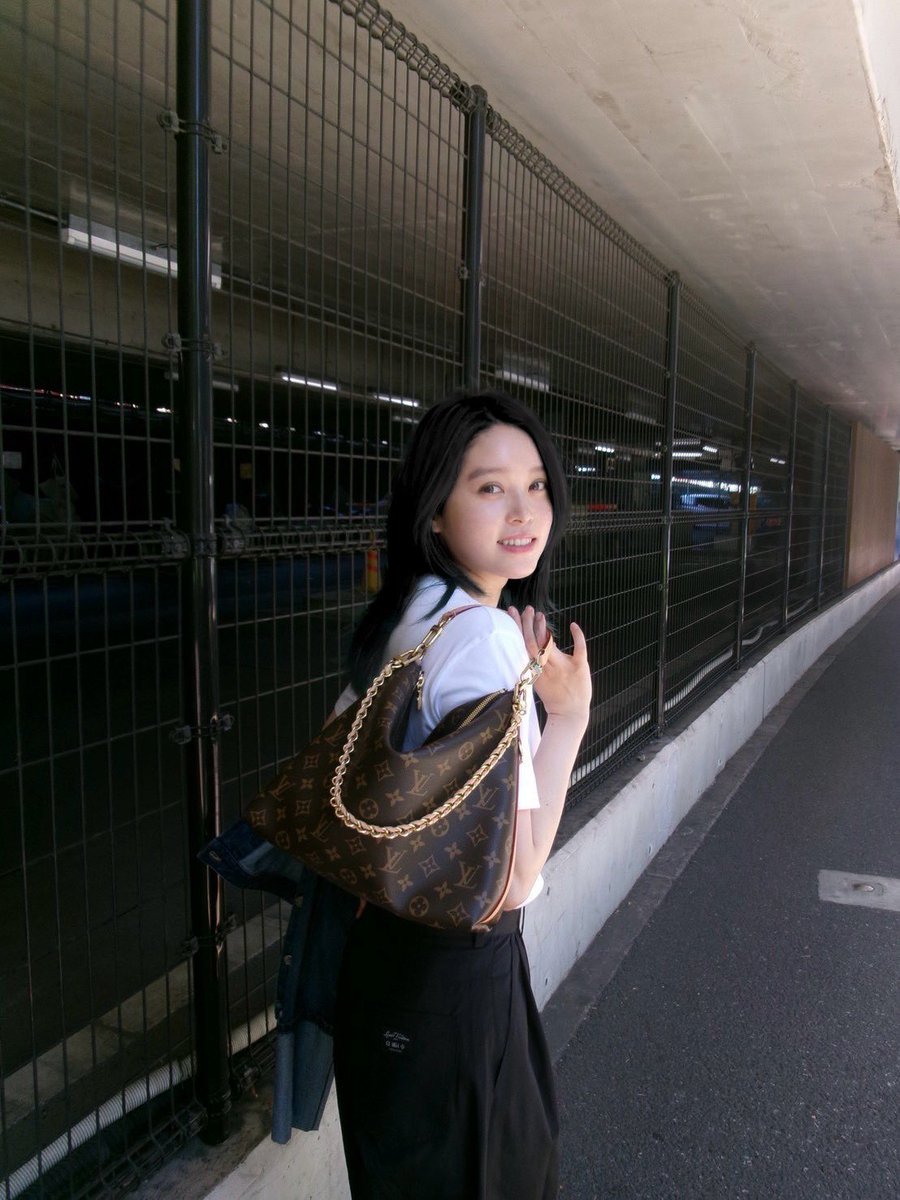 takaishi__akari's tweet photo. @louisvuitton #LVFashion #PR https://t.co/Ku98xtw4Sd