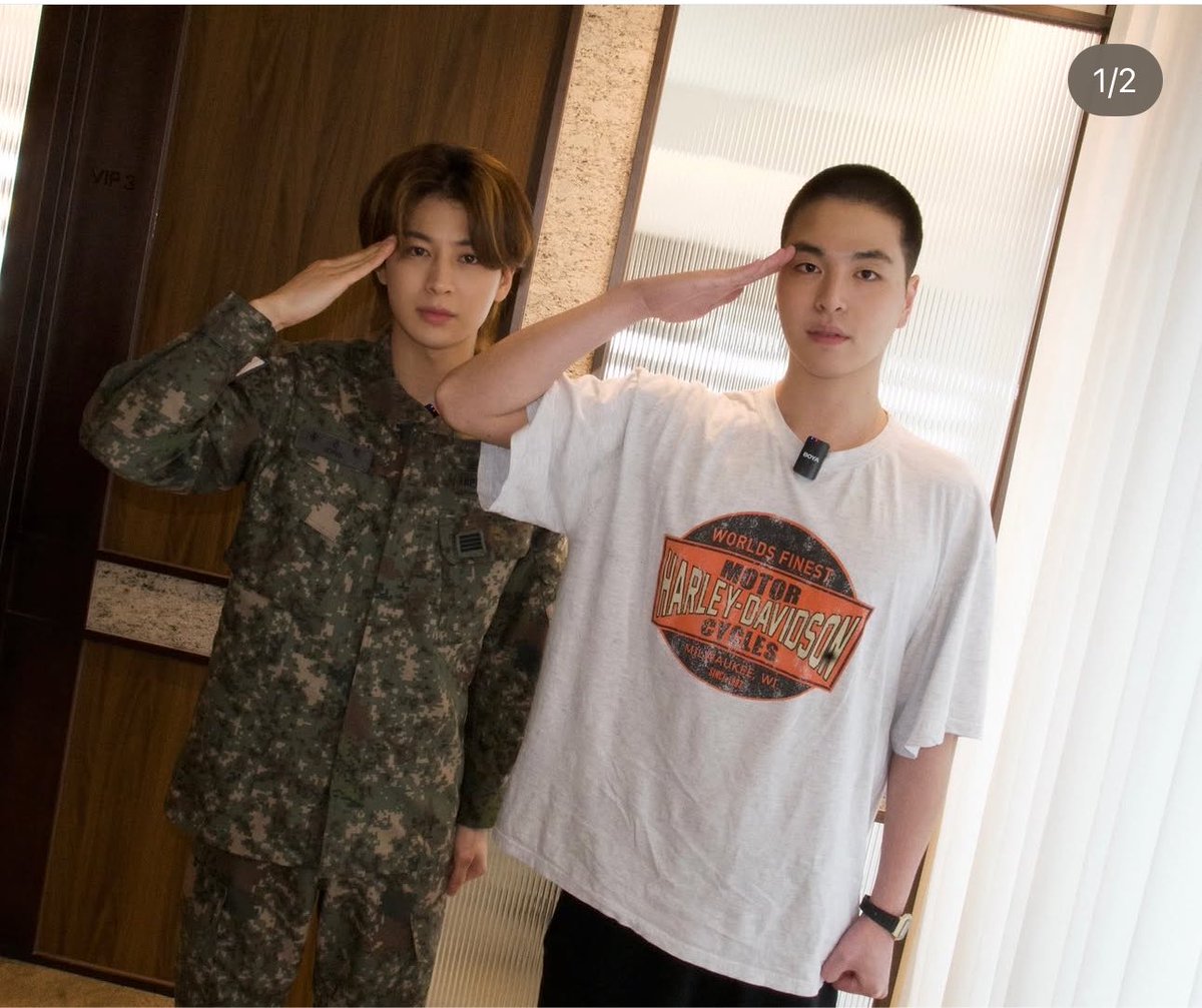 TEAMKONY_TH's tweet photo. [📣] JU-NE IG UPDATE ♥️🪖

เผยลุคผมสั้นเตรียมเข้ากรม ฝีมือโดยช่างส่วนตัว ซงยุนฮยองและเขียนข้อความว่า

“건강히 잘 다녀오겠습니다!”
“ผมจะดูแลสุขภาพให้ดี และกลับมาอย่างปลอดภัยครับ!”

iKONIC รออยู่ตรงนี้เสมอ 🫶🏻🐶

#구준회 #JU_NE #KooJunhoe #준회 #iKON #아이콘 https://t.co/eVio9cioSC