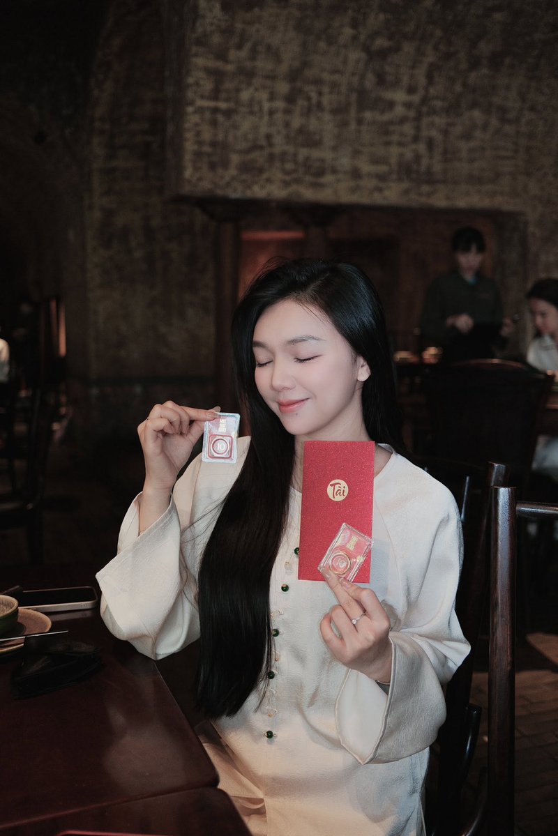 dato357353's tweet photo. Thần Tài đi xin vía chị em 💰💰💰
Chê vàng chê tiền chê đấttt chê chê cheeeeeee https://t.co/QDWx2yEabr