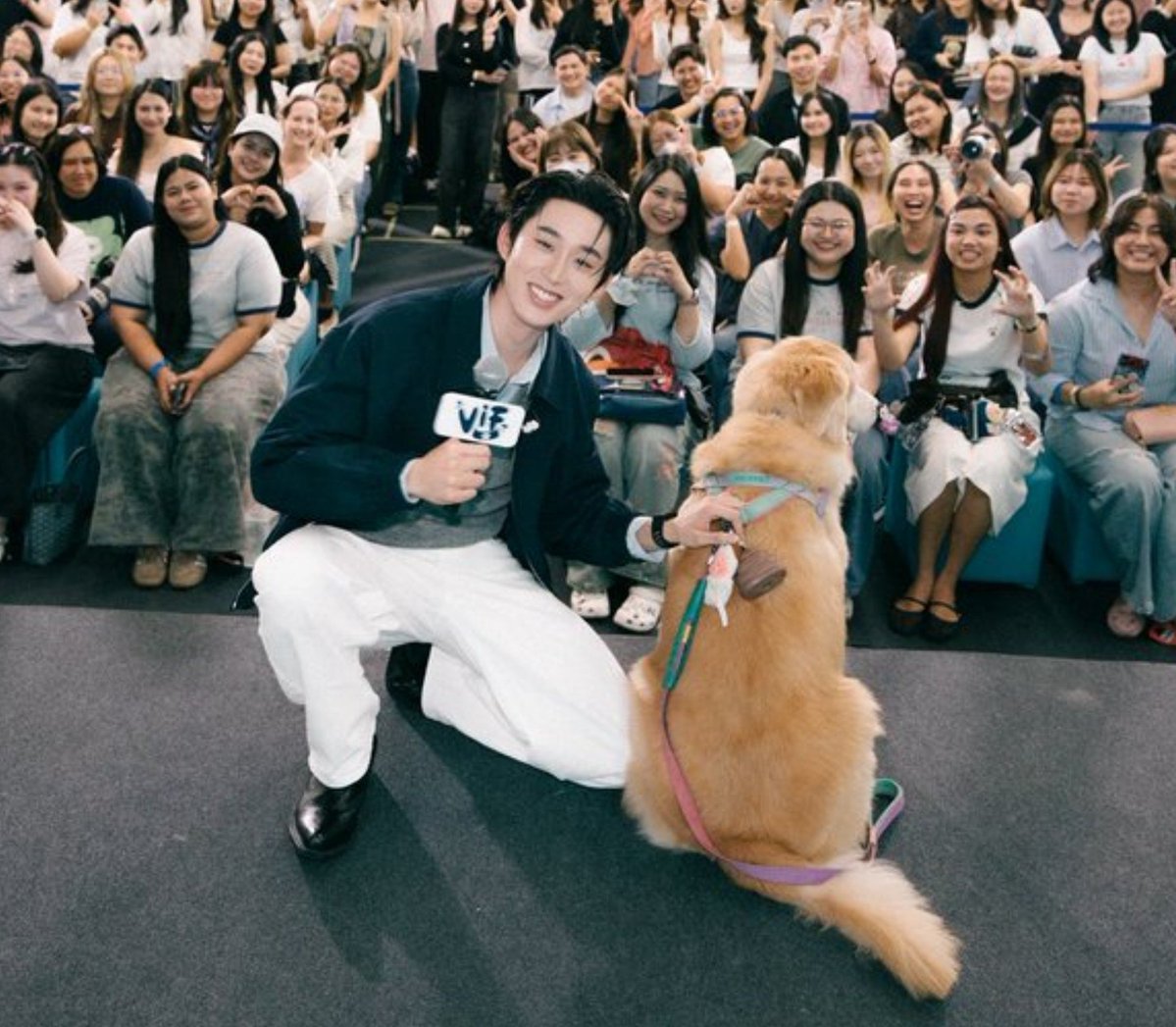 MWETuan's tweet photo. เป็นดาราวันแรก ก็หันหลังให้กล้องหรอพีบี 555555555555555555555555555555555555555555555555555555555555555555 https://t.co/w2Y1uadrqB