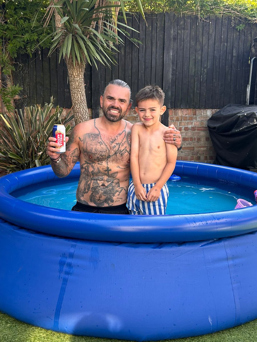 TravisManning_'s tweet photo. Half marathon Sundays ✌🏽

Much needed cold dip and a Stella 0% after running in this heat 🥵 https://t.co/BZzJqUhLN7
