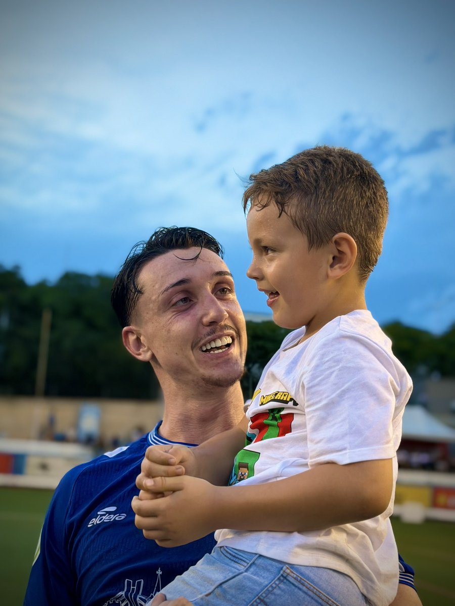 CdEManresa's tweet photo. 🔙 Ahir ens vam retrobar amb Toni Badia, jugador del Manresa la temporada passada i actual jugador de la @FundacioGrama 

🙌 Va ser un plaer, sobretot per Matheus, amb qui va compartir l’eix de la defensa durant gran part de la temporada.

Molta sort, Toni! https://t.co/09zypyCSri