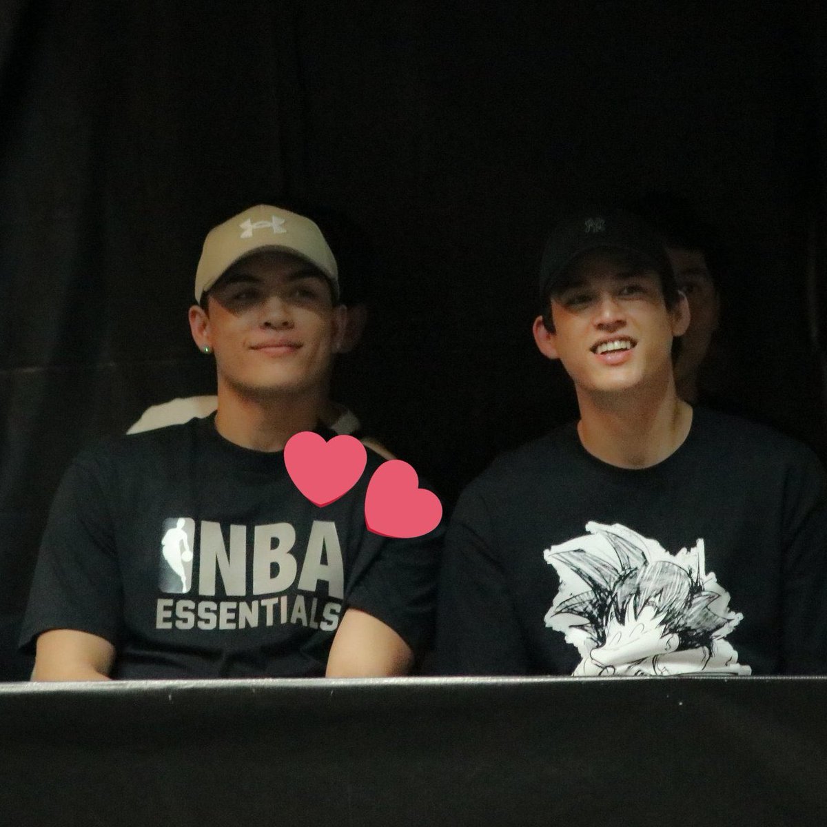 eva_blbb's tweet photo. This T-shirt....
Sleep together last night? 😂😂😂

from @菠菜煎蛋
#RoundOneSeries
#JossGawin https://t.co/h71xp76VMt