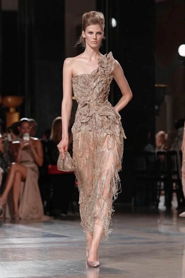 ModeCaf's tweet photo. Elie Saab Fall Winter 2026-2027 Haute Couture.
#Fashionweek #fashion #hautecouture #fashionstyle #StylistVietNam #FashionMagazine #phoido #Mixmatch #dress https://t.co/D94S0iLRzM