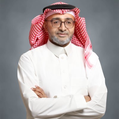 AbtTrend's tweet photo. المستشار المالي رضا العيدروس:

اي شخص حتى لو أمك، أبوك، أخوك، ولدك و زوجتك إذا عرفو دخلك بالتحديد و ممتلكاتك نظرتهم لك تتغير و توقعاتهم منك بتكون اعلى، بغض النظر عن اهدافك وظروفك،

يعني لو راتبك 50,000 و تعطي أمك 500 ريال، فاذا كانت ما تعرف راتبك بتقول وليدي مسكين يعطيني ومو مقصر لكن لو تعرف راتبك ايش بتسوي فيك؟