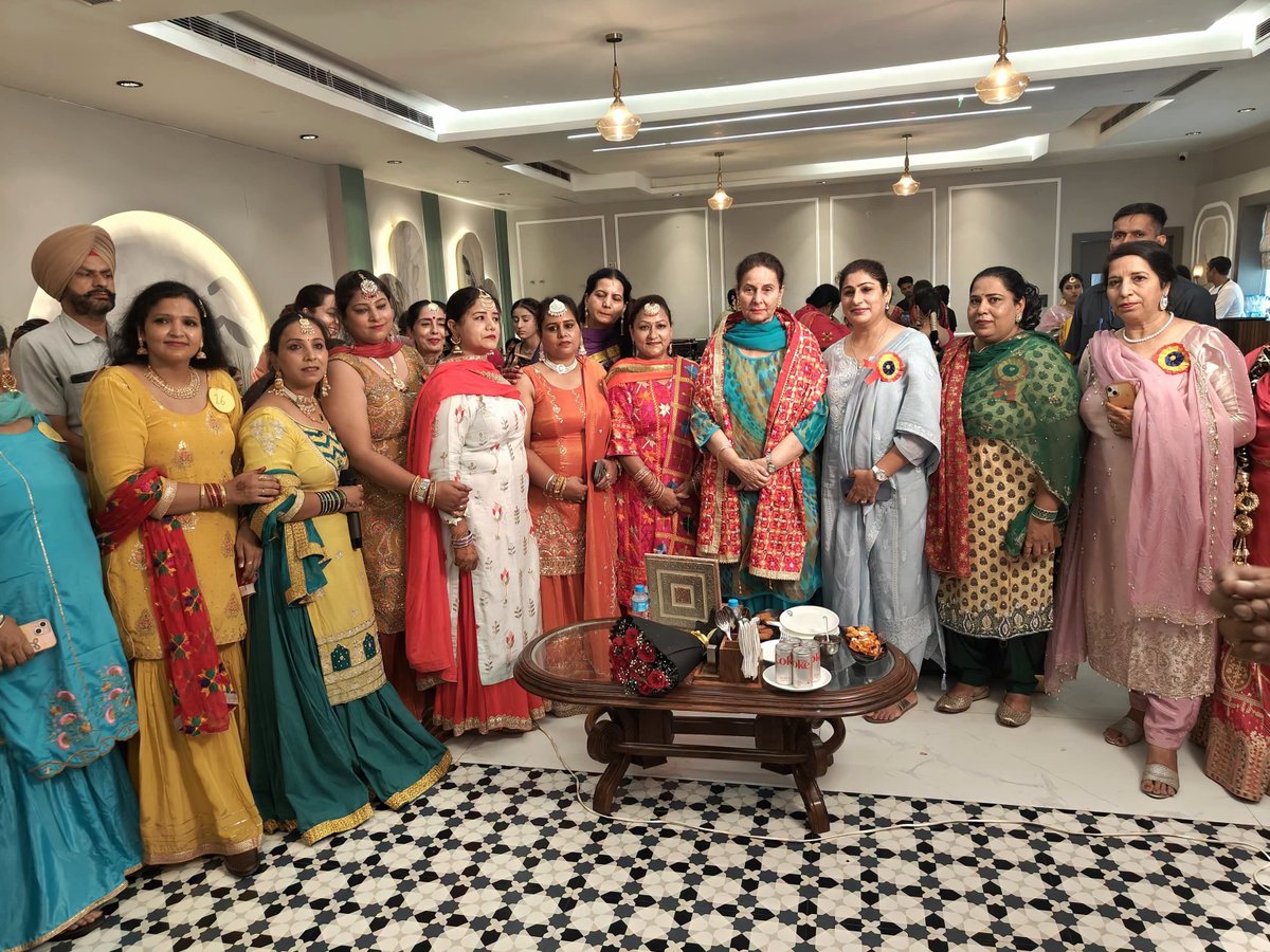 preneet_kaur's tweet photo. ਅੱਜ ਪਟਿਆਲਾ ਵਿਖੇ ਆਯੋਜਿਤ ਕੀਤੇ ਗਏ ਤੀਆਂ ਦੇ ਮੇਲੇ ਵਿੱਚ ਸ਼ਮੂਲੀਅਤ ਕਰਨ ਦਾ ਸੁਭਾਗ ਪ੍ਰਾਪਤ ਹੋਇਆ। ਤੀਆਂ ਸਿਰਫ਼ ਇੱਕ ਤਿਉਹਾਰ ਨਹੀਂ, ਸਗੋਂ ਪੰਜਾਬ ਦੀਆਂ ਧੀਆਂ-ਭੈਣਾਂ ਦੀਆਂ ਖੁਸ਼ੀਆਂ, ਚਾਵਾਂ, ਹਾਸਿਆਂ ਅਤੇ ਸਾਡੀ ਸੱਭਿਆਚਾਰਕ ਵਿਰਾਸਤ ਦਾ ਸੁੰਦਰ ਪ੍ਰਤੀਕ ਹਨ। https://t.co/TAP3oOW8F7