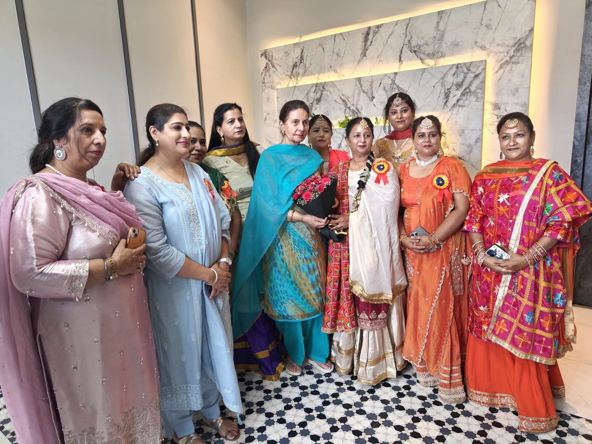 preneet_kaur's tweet photo. ਅੱਜ ਪਟਿਆਲਾ ਵਿਖੇ ਆਯੋਜਿਤ ਕੀਤੇ ਗਏ ਤੀਆਂ ਦੇ ਮੇਲੇ ਵਿੱਚ ਸ਼ਮੂਲੀਅਤ ਕਰਨ ਦਾ ਸੁਭਾਗ ਪ੍ਰਾਪਤ ਹੋਇਆ। ਤੀਆਂ ਸਿਰਫ਼ ਇੱਕ ਤਿਉਹਾਰ ਨਹੀਂ, ਸਗੋਂ ਪੰਜਾਬ ਦੀਆਂ ਧੀਆਂ-ਭੈਣਾਂ ਦੀਆਂ ਖੁਸ਼ੀਆਂ, ਚਾਵਾਂ, ਹਾਸਿਆਂ ਅਤੇ ਸਾਡੀ ਸੱਭਿਆਚਾਰਕ ਵਿਰਾਸਤ ਦਾ ਸੁੰਦਰ ਪ੍ਰਤੀਕ ਹਨ। https://t.co/TAP3oOW8F7