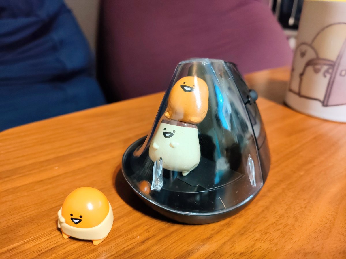 YotacoH's tweet photo. 入れてはみたものの、殺風景… https://t.co/i5yMFCirxm