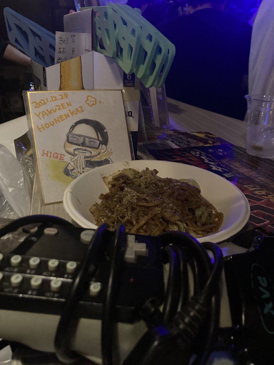 okaga73's tweet photo. 温声知新大阪フェーダー出張編、ありがとうございました！60人前の富士宮焼きそば、無事完売しました！茶箱でも一日でこの量を提供したことないです！やはり関西は自分の人生ではガチで特異点なんだよなあ。味には厳しい西の人に美味しいと言われて仕事冥利でした。カウンター内に西早稲田汽缶室！#on_ko