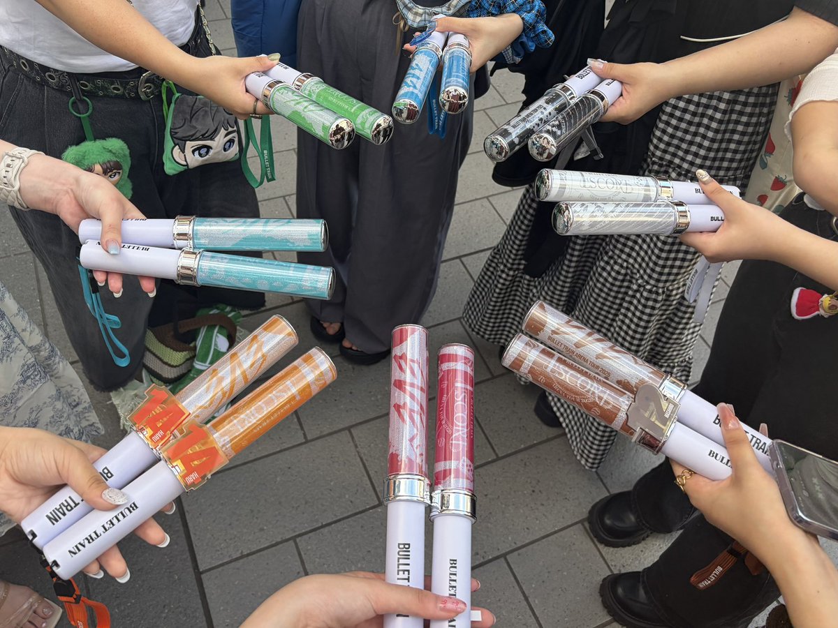 05yuki__88's tweet photo. 2日間たのしすぎた‼️
ユーキさんの魂からの言葉にうるうるしつつ、超特急を全身で浴びれて幸せ💫
会ってくれた人ありがとうー✨ https://t.co/zZigMYfnWO