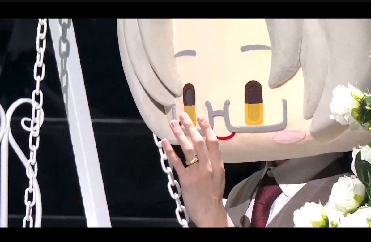 SharkBunZ's tweet photo. the big heads and their rings <33 https://t.co/7RgAHsO7LQ