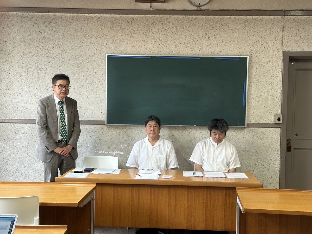 jJiVBrEJRWvpibO's tweet photo. 【人権条約は抜本的見直しを！】

　愛知地域人権連合（代表・丹波正史）は8月4日、「名古屋市『人権尊重のまちづくりの推進に関する基本的な考え方』」への見解を発表し同日、同市へパブリックコメントとして提出をしました。
　名古屋市が人権条例の制定を前提とした「人権尊重のまちづくりの推進に関する基本的な考え方」を7月27日に公表、意見募集を開始したことを受けて、愛知地域人権連合が意見をまとめました。

○12項目について問題点・課題を指摘
　見解は、「人権が尊重され、差別や偏見のない社会の実現は、私たちも強く願うもの」とし、「しかし、条例は市民生活や行政運営の基本となる規範であり、その内容は日本国憲法の理念に立脚し、市民の理解と納得を得られるものでなければなりません」と指摘。
　①日本国憲法との関係を明確にすべき②人権を「差別」のみに限定して捉えるべきではない③「同族」の定義はより明確に整理すべき④差別をなくす条例が新たな固定観念を生まないよう配慮すべき④差別をなくす条例が新たな固定観念を生まないよう配慮すべき⑤人権条例は人権の普遍性に立脚すべき⑥各会組織は公平性・中立性を制度として確保すべき確保すべき⑦当事者の参加と第三者性との均衡を図るべき⑧表現の自由との調和に十分配慮すべき⑨行政自らの責務を条例の中心に据えるべき⑩行政は市民の分断ではなく、市民的合意の形成をめざすべき⑪条例制定の必要性（立法事実）を明確にすべき⑫既存制度との関係及び条例の実効性を十分検証す��き――の12項目の問題点や課題を上げました。
　その上で、「条例は、市民に新たな義務や規範を求めるだけではなく、行政自らが人権尊重を率先して実践し、市民との信頼関係を築くためのもの」とし、「市民、関係団体、学識経験者、市議会など幅広い関係者との十分な対話と合意形成を重ねながら制度設計を進めることが不可欠」だと示し、「12項目について抜本的な見直しを求めるとともに、市民の理解と納得を十分に得ないまま条例制定を拙速に進めることのないよう、強く要望」しています。

○市議会派まわり・記者会見を行う
　「見解」は４日午前、丹波琢磨事務局長と岡本幸信事務局長が名古屋市役所を訪れ、名古屋市人権施策課へ直接手渡しをしました。その後、同市議会の９会派を回り、会派の総務環境委員へ「見解」を届けました。
　同日午後、愛知地域人権連合は「見解」の発表と取り組みについて同市役所内で記者会見を行いました。
　記者会見で愛知地域人権連合の加藤光則理事長が「見解」の趣旨を説明。特に12項目の中でも①日本国憲法との関係の明示すべき②人権全体を広い視野で捉える事③「属性」の定義。とりわけ、「被差別部落の出身」を属性と表現することは、かえって固定的な理解や誤解をうみやすい④公平性と中立性のある条例の運用体制をすべき⑤差別の帽子と表現の自由は対立するものでなく、双方を最大限尊重できる制度設計が求められる――と５点を強調しました。
　丹波琢磨事務局長は、「見解」を同市に提出、同市議会の９会派に「見解」を届け、「条例の抜本的見直しと拙速にせず、市民合意を得るように求めた」と述べました。
　加藤理事長は「一人でも多くの市民に関心を持ってもらい、市への意見提出をしてほしい」と呼びかけました。

○意見募集は26日まで
　名古屋市の意見募集期間は26日まで。
　提出先・問い合わせ先は同市スポーツ市民局人権施策推進課。直接の手渡しのほか、電子メール、ファックス、郵送（締切日必着）。詳しくは、同市ホームページの「意見提出用フォーム」へ。同課の電話０５２（９７２）２５８３　ＦＡＸ０５２（９７２）６４５３。

○条例案に相次ぐ意見　市議会委員会
　意見応募���始に先立って、人権条例の検討状況の当局説明が７月24日、同市議会総務環境委員会で行われました。
　当局は、条例が「誰もが人権を保障され、差別と偏見のないまちづくりを実現する」ものと条例制定の必要性を強調。制定に向けて①７月にパブリックコメントを実施②10月の第６回同市人権に関する条例（仮称）検討会を経て11月に条例案を提出③条例制定後、２０２７年度早目に実施できる体制を整えたいとのスケジュールを明らかにしました。
　各市議から、「学校や企業でのいじめに対処できるのか」、「インターネットの書き込みへの迅速な対応ができないのでは」、「ヘイトスピーチに対応しているのか」、「全庁が一体として取り組む姿勢があるのか」、「日本国憲法との記述がなく、整合性は」などの意見が出されました。
　議会を��聴した丹波琢磨事務局長は「当局が、市議からの質問に十分、説明できない場面も多くあり、党派を問わず、当局の条例の考えがまとまっていないとの疑問視をしていた。市民の合意を形成するためにも拙速な制定は慎むべき」と述べました。