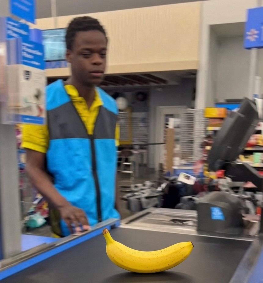 _FRONTEX__'s tweet photo. @GfD_offiziell Richtig !👍

Ich geb unserem Motombo an der Kasse immer eine von meinen Bananen ab...

Sein Gesicht, seine Freude, unbezahlbar....🥰 https://t.co/GxxFusXPV1