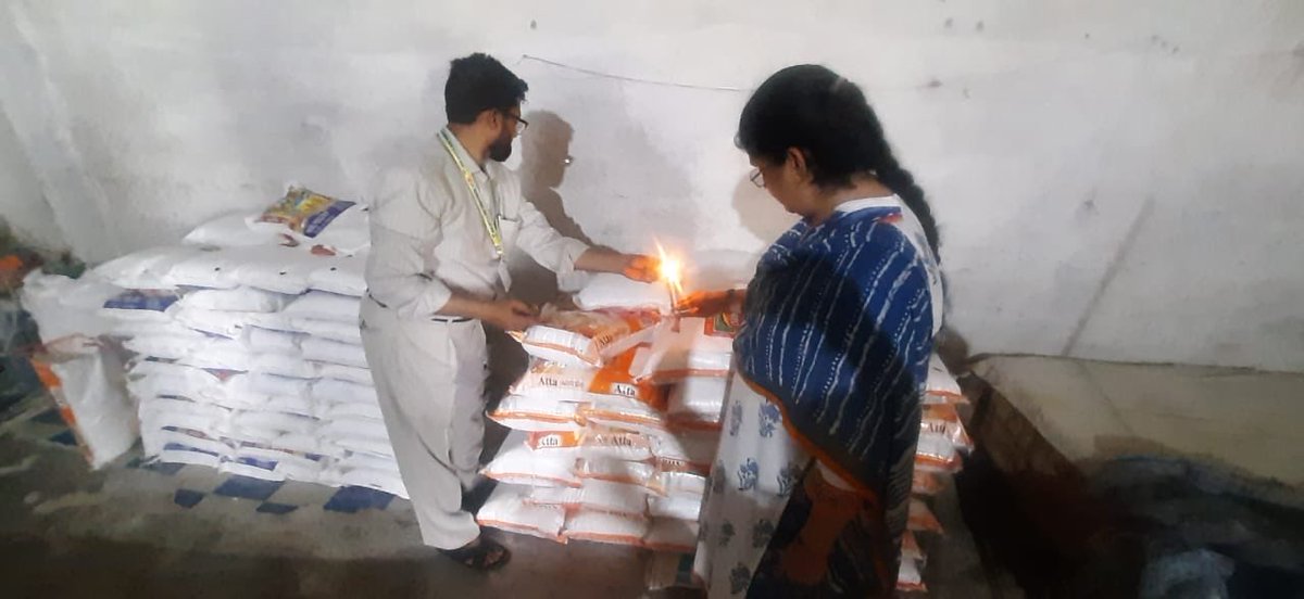 fssaiindia's tweet photo. #UttarPradesh #Kanpur 
@UPFSDA  inspected Vaibhav Flour Mill in Kanpur Nagar, uncovering severe compliance violations. 3 samples collected for lab analysis and 4,300 kg flour seized. #FSSAIinStates https://t.co/Us3EXwJak3