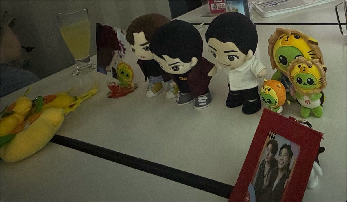 mmmmksb's tweet photo. わけわ��んない写真しかないものの10周年に備えてSOTUSを味わう会を行なってきたが、どれも6098741299回みてきたはずのシーンなのにずっとアマゾンの怪鳥の声が出てたし興奮をぶつけられるタンバリンの音が部屋の外まで響いてた　タイのオタクは総合的にみるとコスパがいいと言える https://t.co/kEXiyI3Ld9