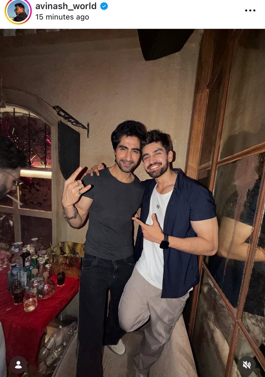 byondHorizons's tweet photo. Chote usko pakad k kone m leke gayi h kya photo khichne?😂😂😂

#HarshadChopda https://t.co/5LCSyF7QD8