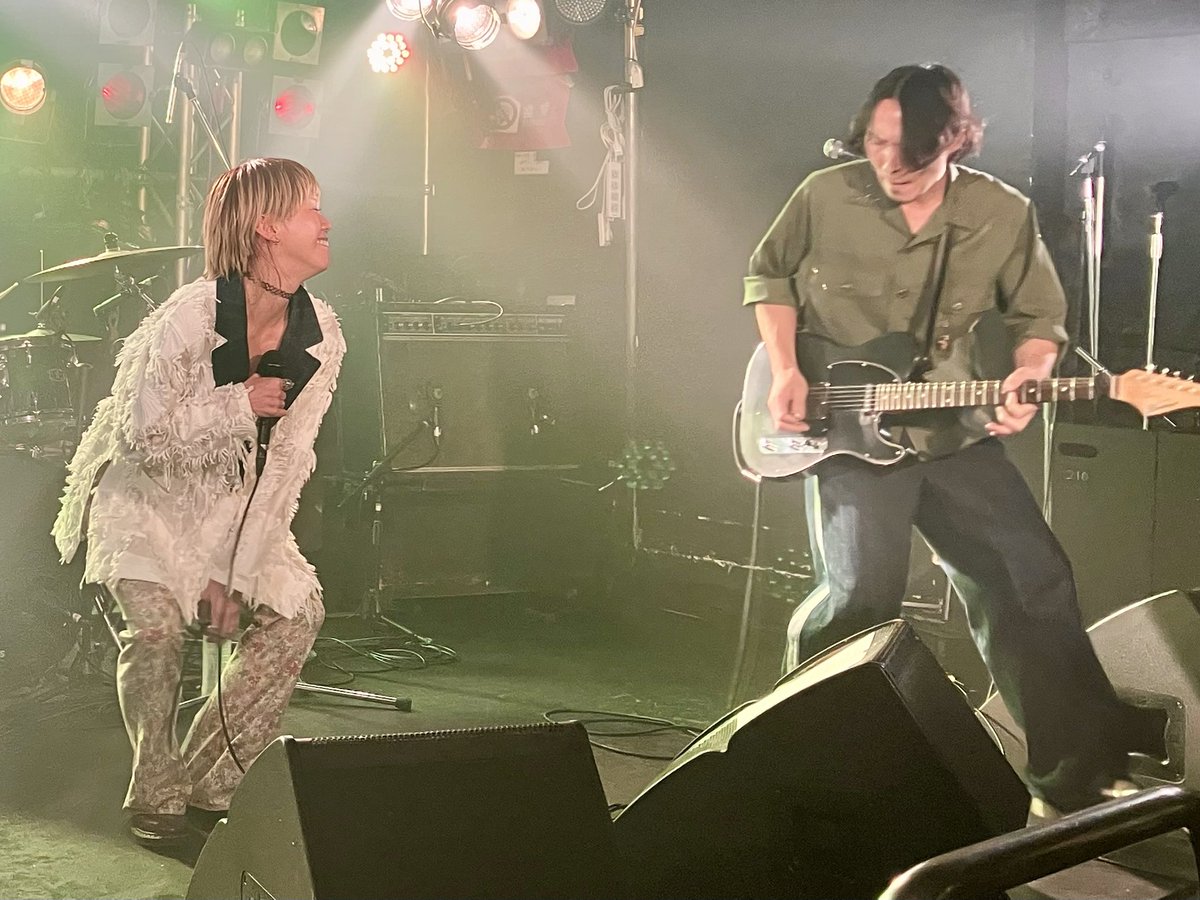 uta_aya's tweet photo. 昨夜は、The mammy rowsの10周年＆NEWアルバムリリースパーティーのため両国SUNRIZEへ。ざまみさん、最高すぎます！大好きです♡とにかく楽しくて、自然と笑顔になってしまう。ライブで撮った写真を見返しているだけでも笑顔が溢れちゃう(笑)幸せな気持ちにさせてくれる、最高のバンドです！ https://t.co/KNLImDiS3K