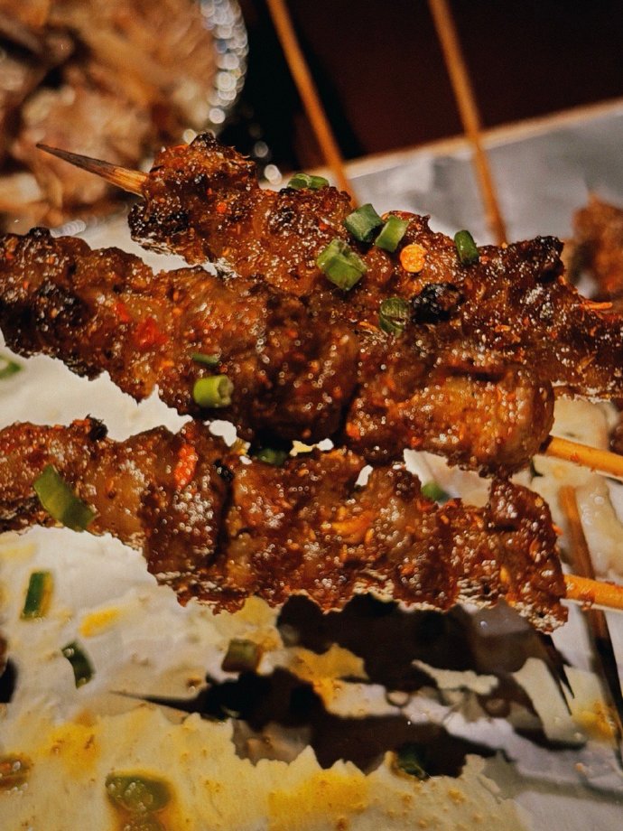 vaaicoue's tweet photo. Craving late-night munchies This crispy grilled skewer with fragrant cumin u0026 chili hits different right by the street ， https://t.co/LTjlDAPDSF