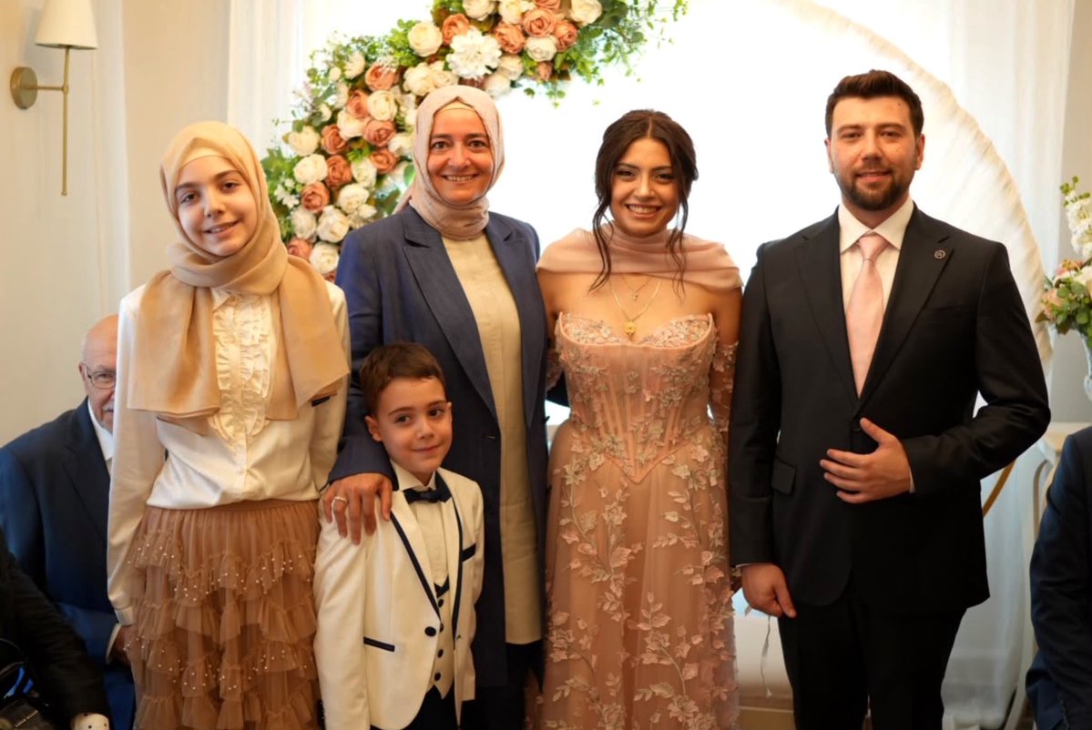 drbetulsayan's tweet photo. Fatmanur ve Çağatay kardeşlerimizin nişan yüzüklerini taktık, sevinçlerini paylaştık.

Mutlu bir hayat için ilk adımları olsun inşallah.

Rabbim hayırlısıyla tamamına erdirsin. 💐 https://t.co/dKODGQqprw