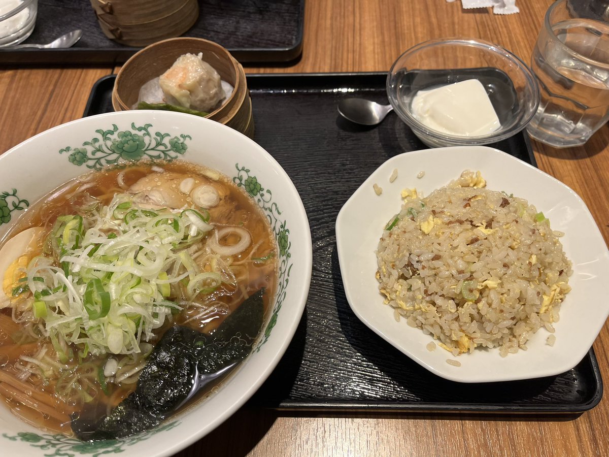 K34020644's tweet photo. 中華メンセット
ぷんぷくまるの大餃子
#ぷんぷくまる
#中華
#飯テロ https://t.co/b1GtI4WDJQ