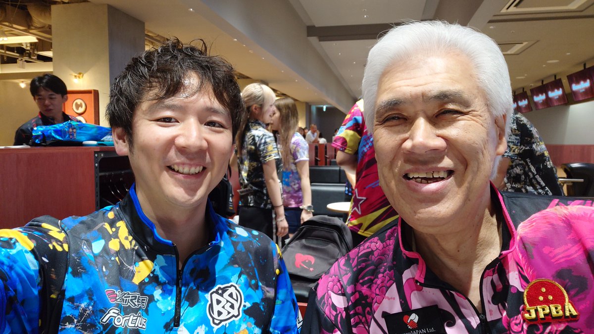 ishinon0912's tweet photo. ボウリングラボマーキュリーオープン記念チャレンジで蒲生プロと後半同BOXで楽しく過ごせました🎳優しい方で、自分の投球も見てくれて、190センチ超えの恵まれた体格の投球を間近で見れて良かったです🎳
またよろしくお願いします🎳

#蒲生敬プロ
#ハマボール
#ボウルスター https://t.co/whV3cagAJX