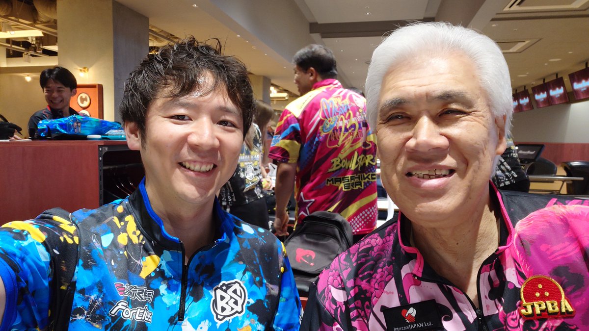 ishinon0912's tweet photo. ボウリングラボマーキュリーオープン記念チャレンジで蒲生プロと後半同BOXで楽しく過ごせました🎳優しい方で、自分の投球も見てくれて、190センチ超えの恵まれた体格の投球を間近で見れて良かったです🎳
またよろしくお願いします🎳

#蒲生敬プロ
#ハマボール
#ボウルスター https://t.co/whV3cagAJX