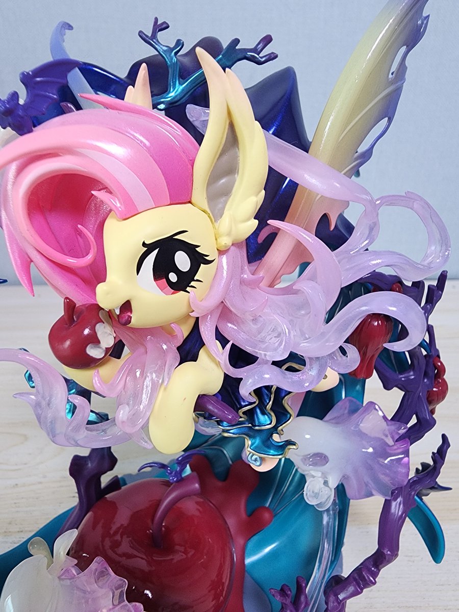 Otkke125710's tweet photo. I can't help but buying this. Fluttershy is SO beautiful <3 https://t.co/QhwjZRTnrz